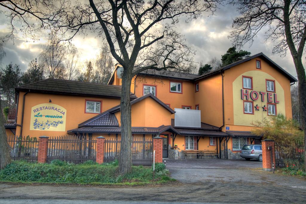 Hotel La-Musica Piaseczno  Εξωτερικό φωτογραφία